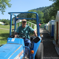 homme sur son tracteur